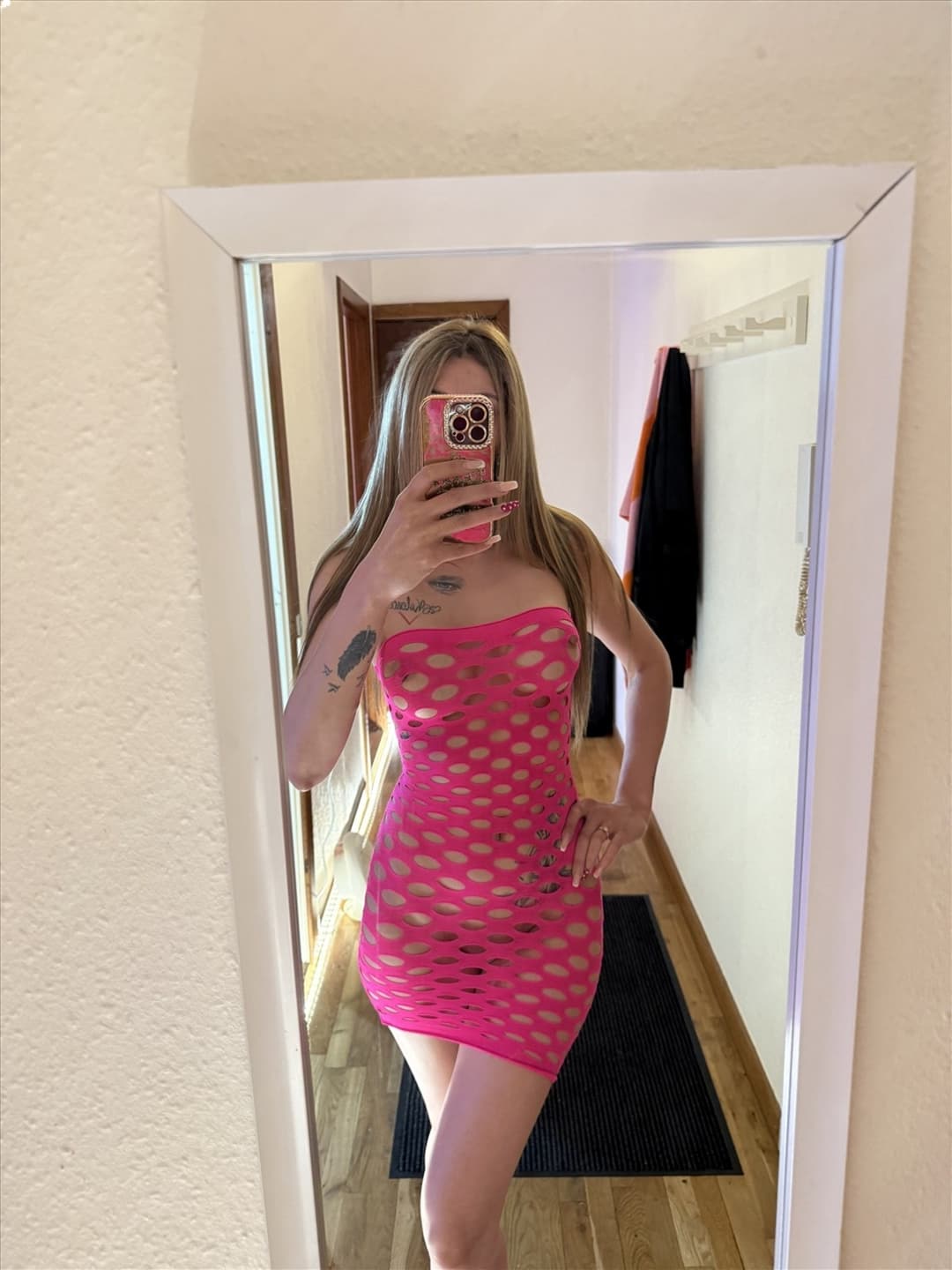 Escort Melissa posing 7