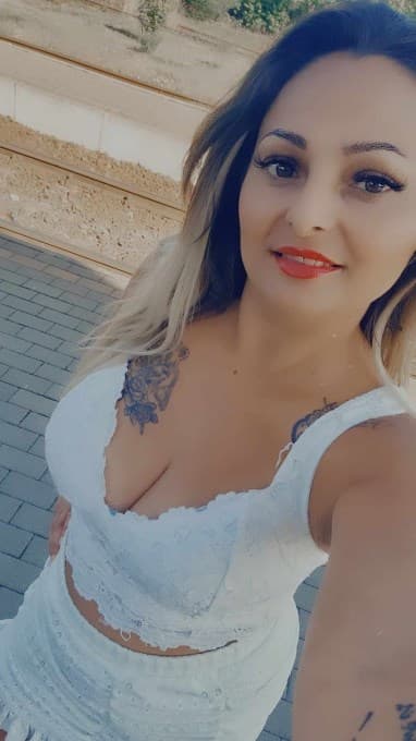 Escort Tiffany posing 5