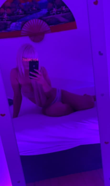 Hot escort Caroline