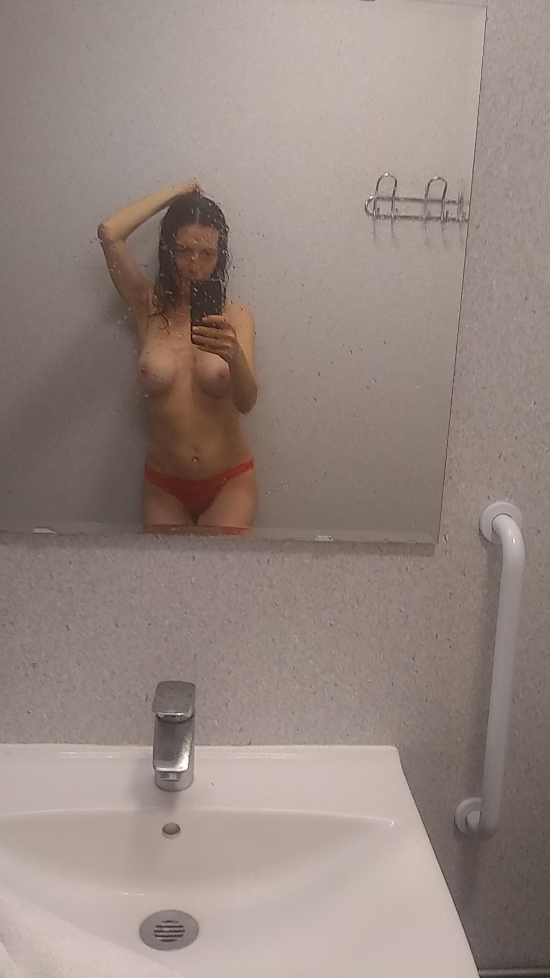 Escort Kassandra posing 5