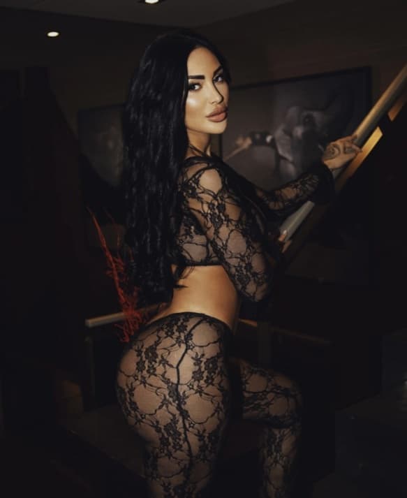 Escort Jessica posing 3