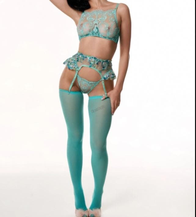 Escort Vivian posing 2