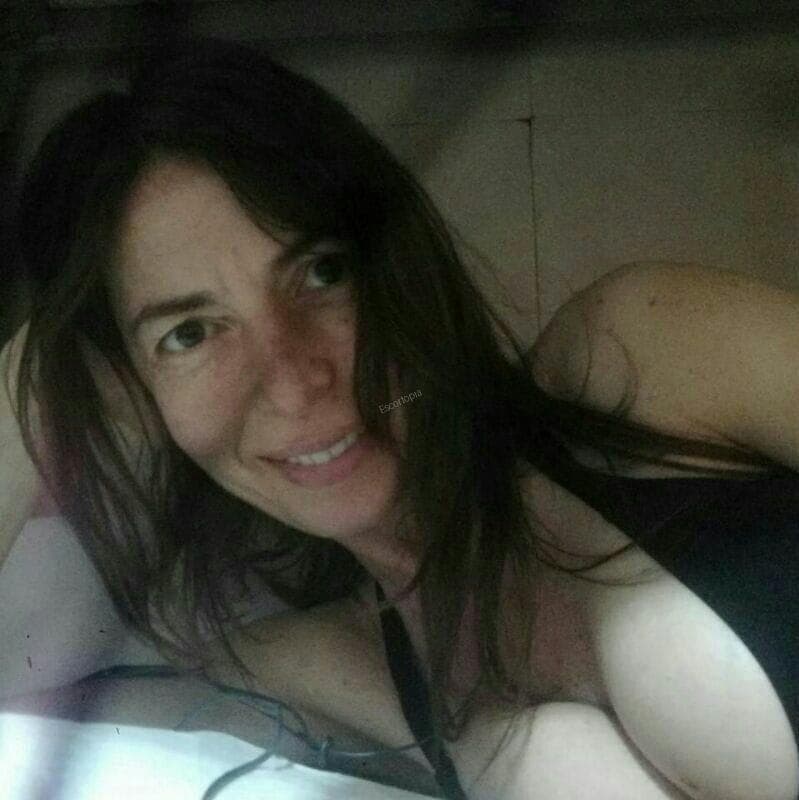 Escort Kassandra posing 8