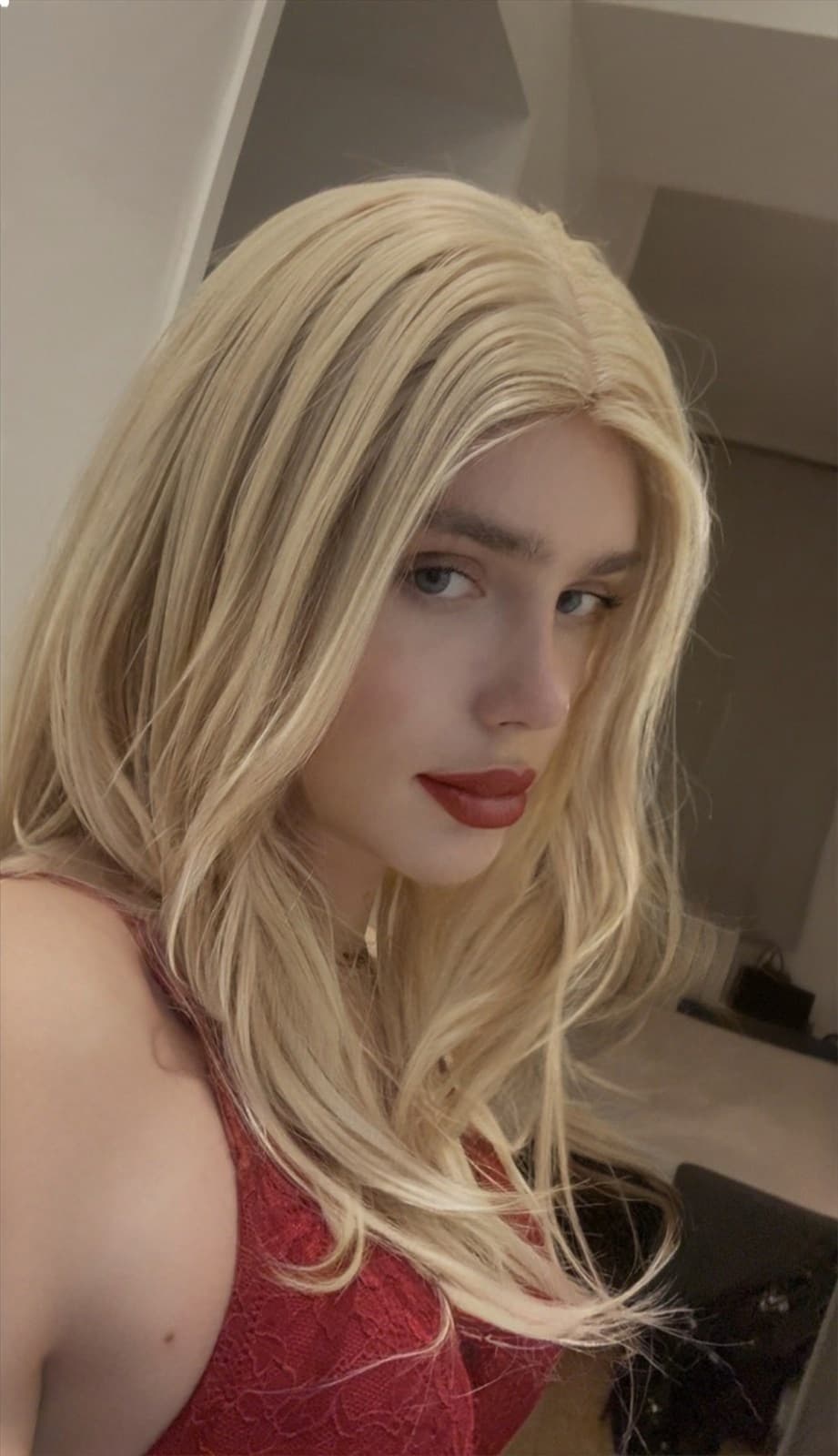 Escort Melania posing 9