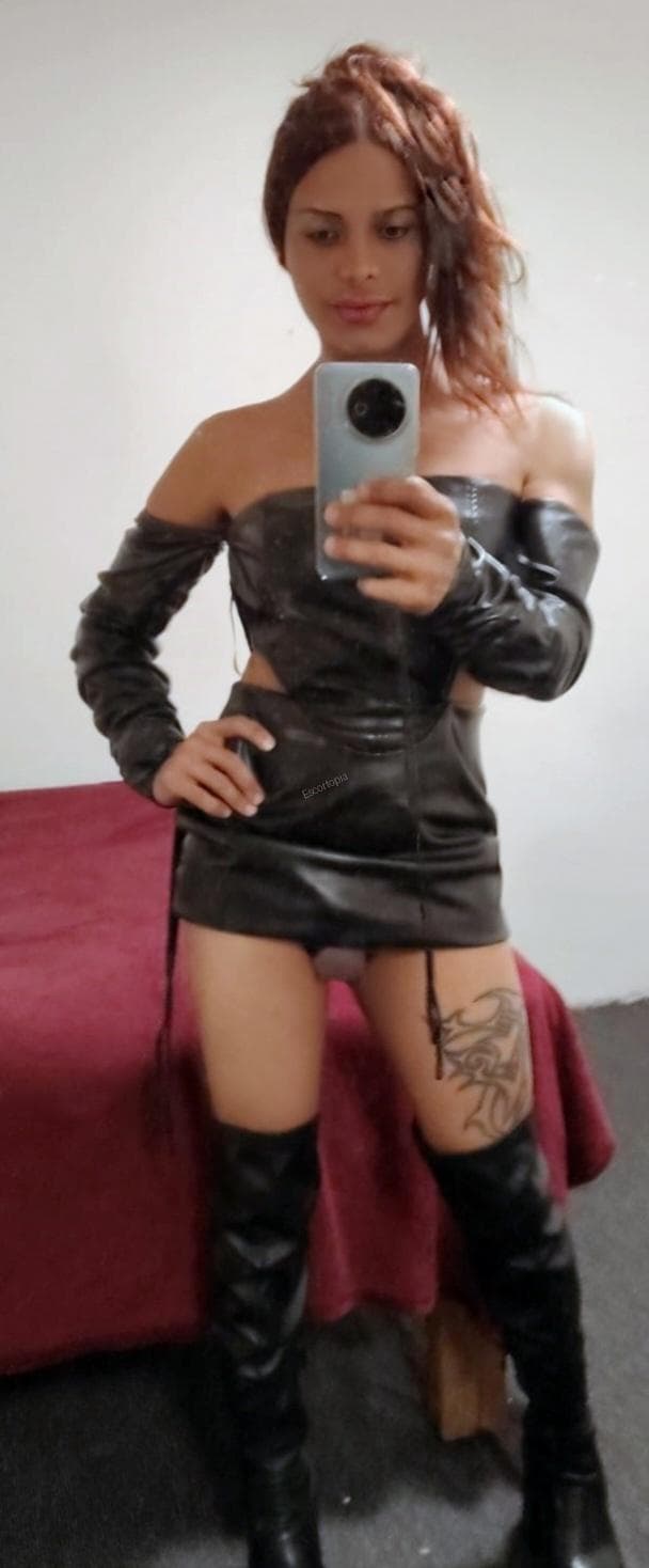 Escort DOMINANT 21CM REAL posing 6