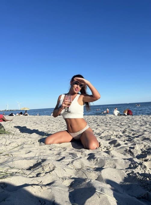 Escort Evita posing 5