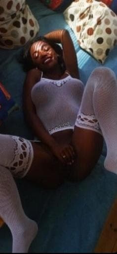 Escort Nudy posing 4