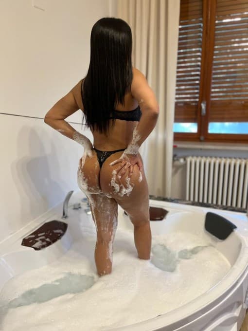 Escort Fernanda posing 6