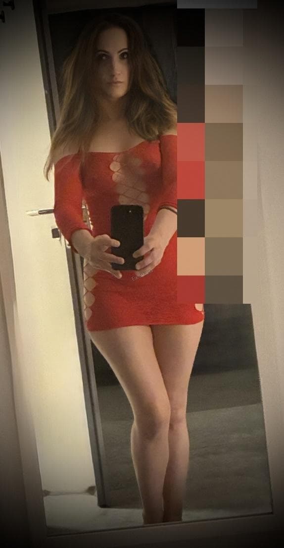 Escort Lisa  posing 7