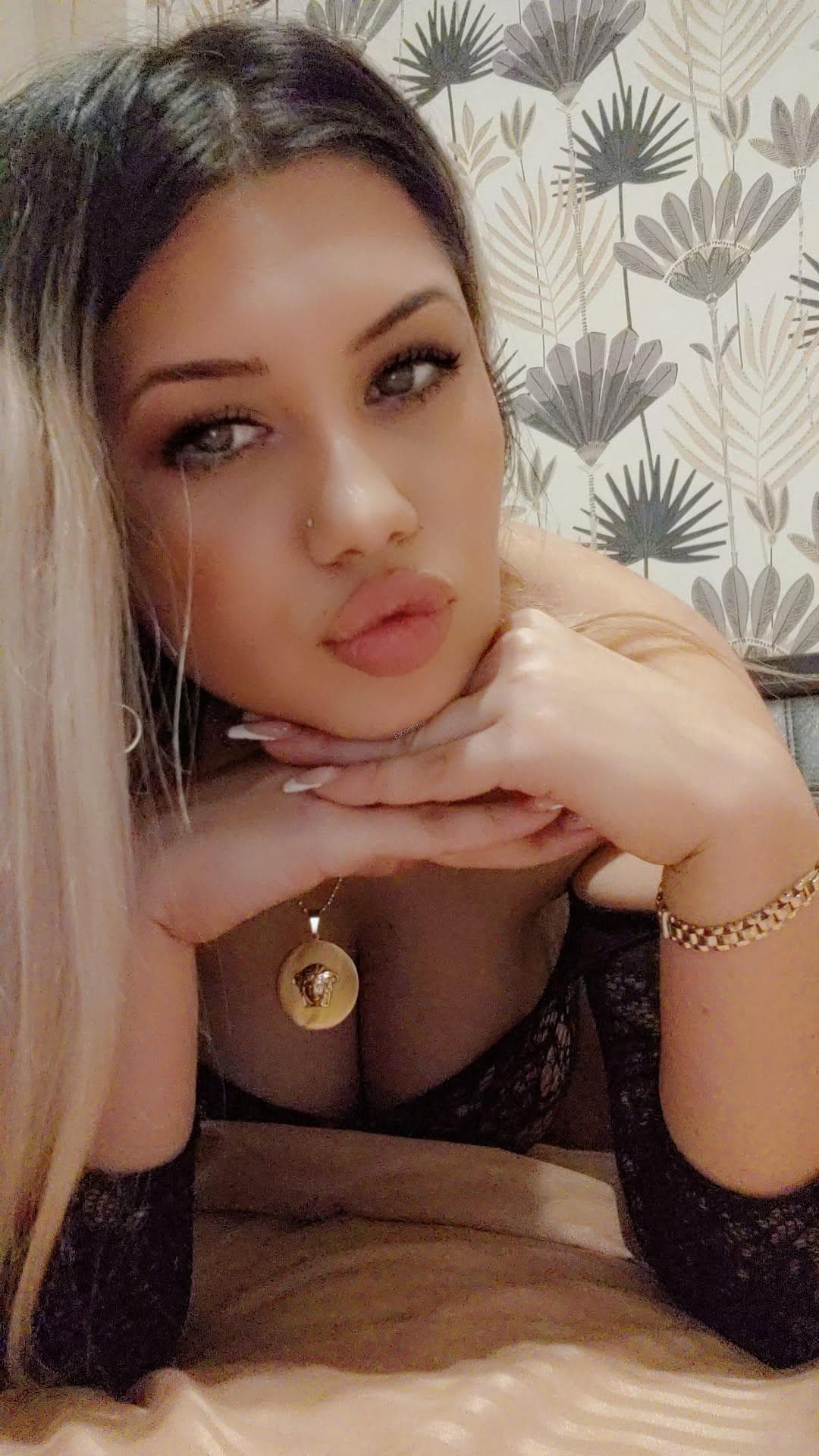 Escort Alice posing 2