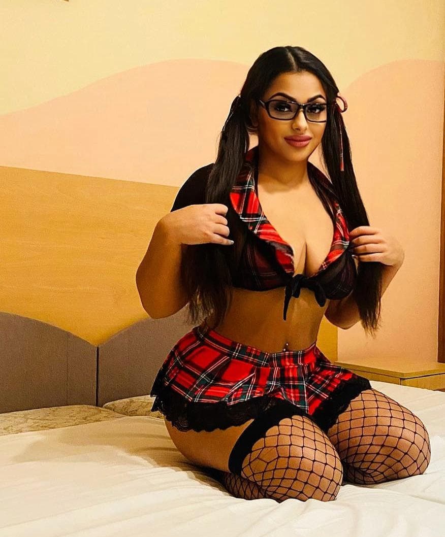 Escort Selena posing 5