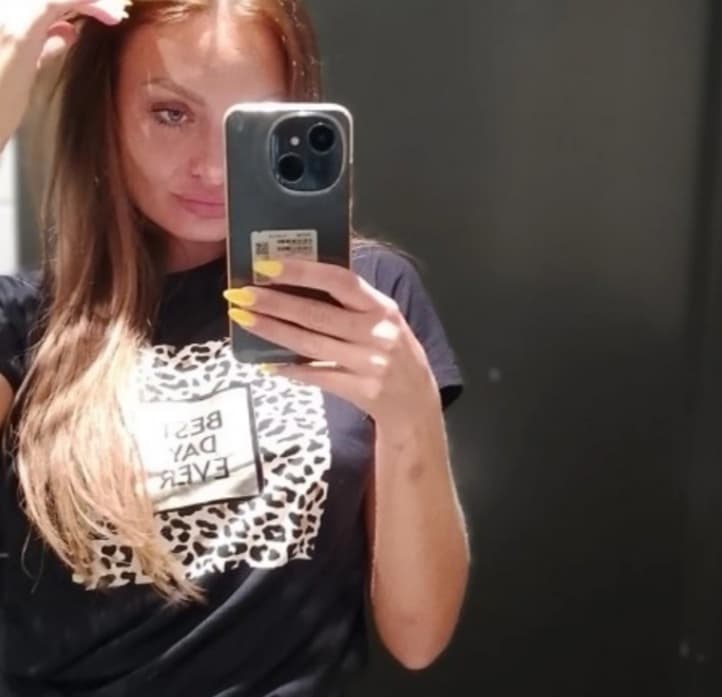 Escort Jasmine posing 2