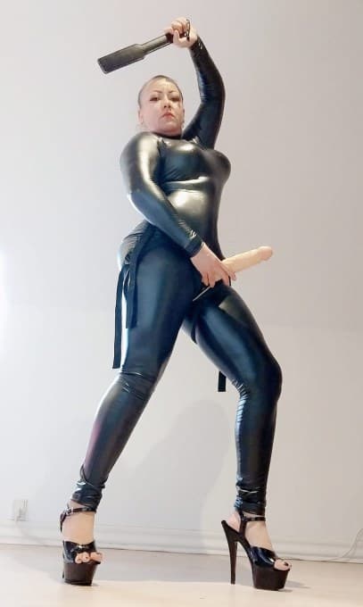 Escort Karina posing 4