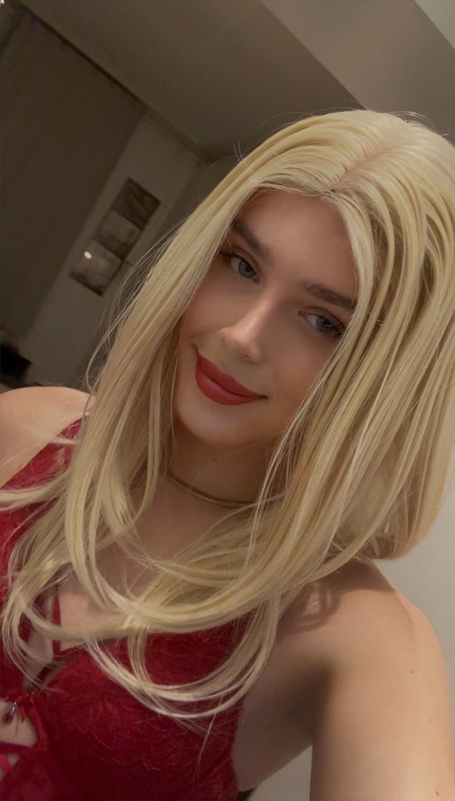 Escort Melania posing 10