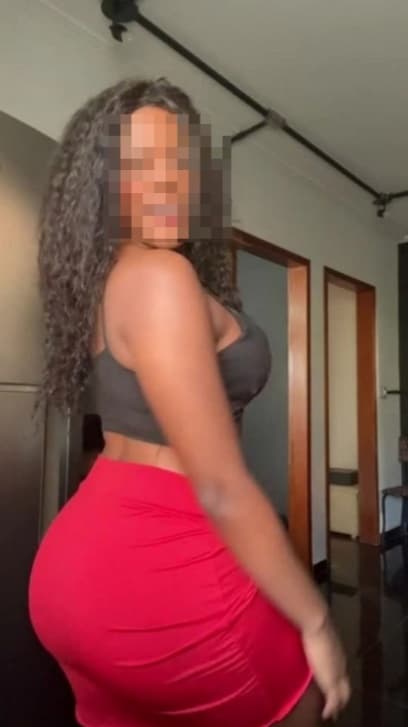 Escort Sonia posing 2