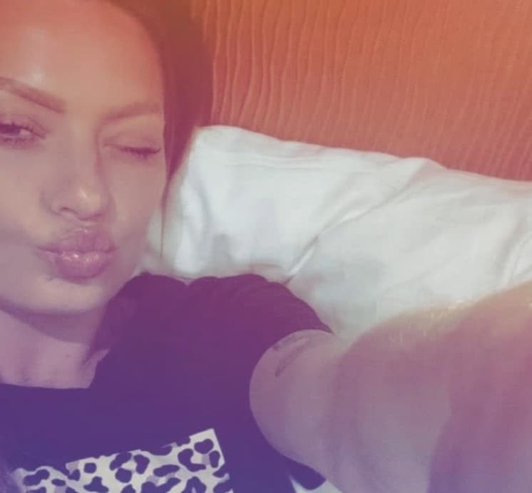 Escort Jasmine posing 7