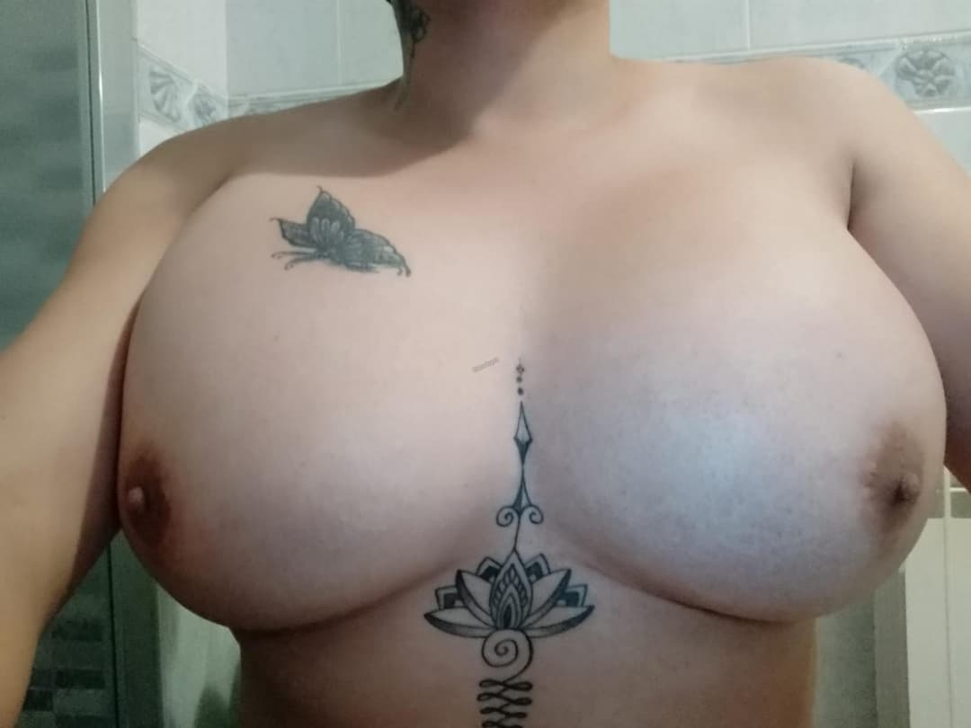 Escort Maria Kamila posing 2