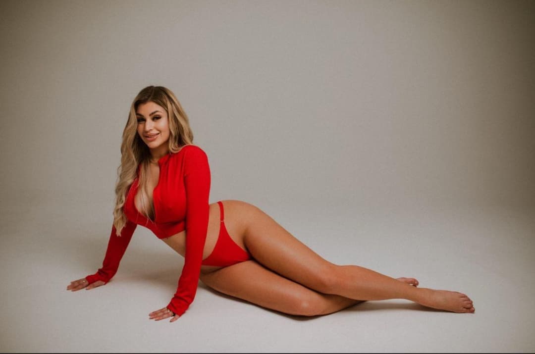 Escort Bunny posing 9