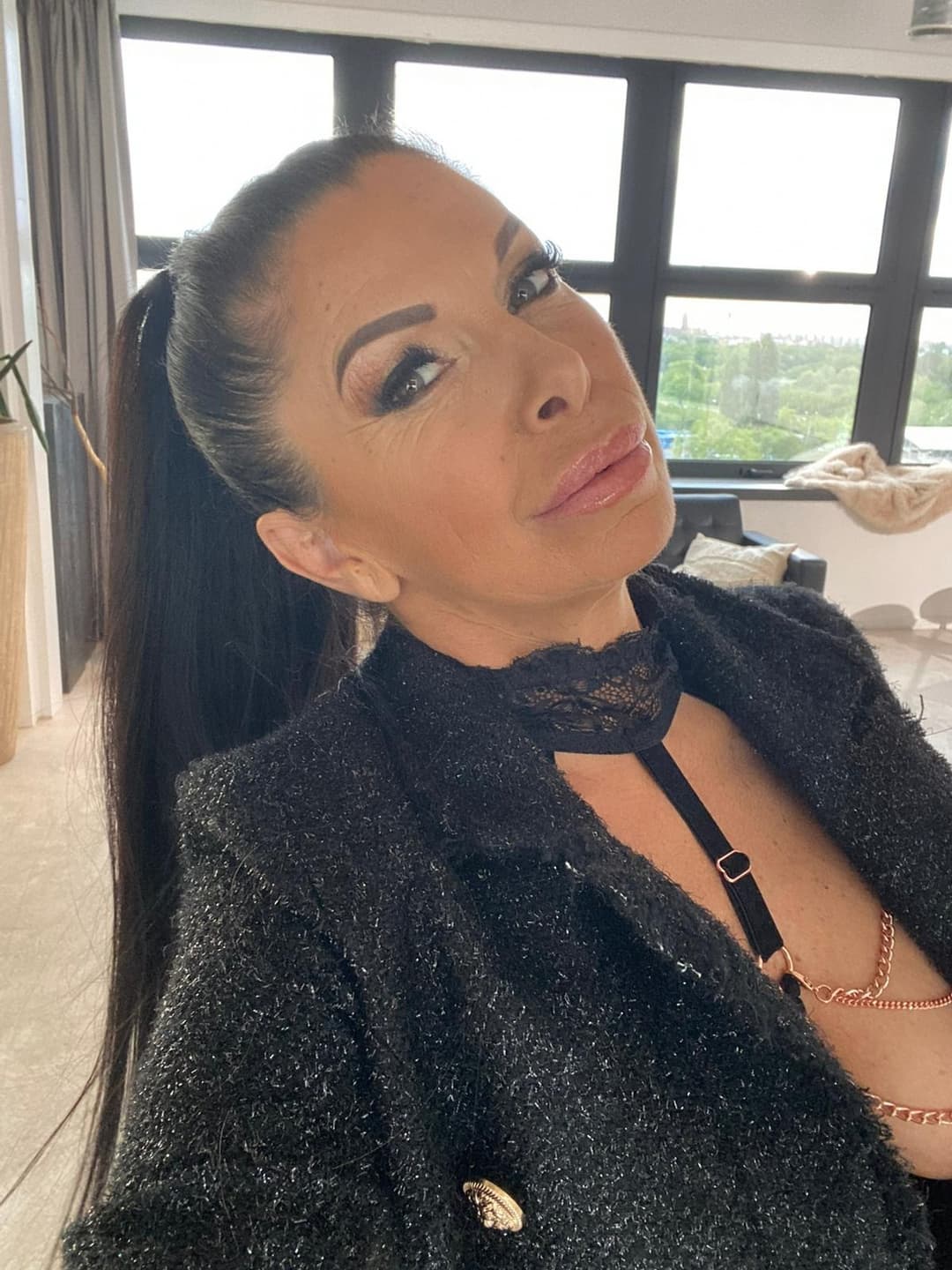 Escort CINTIA SILVER PORNSTAR posing 6